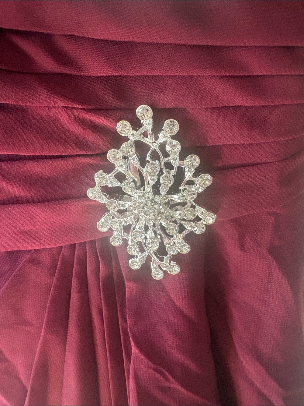 Elegant Burgundy Evening Dress with Draped Ruffle and Brooch - Picture 2 of 6
